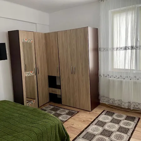 Walking Distance To Center Apartment *