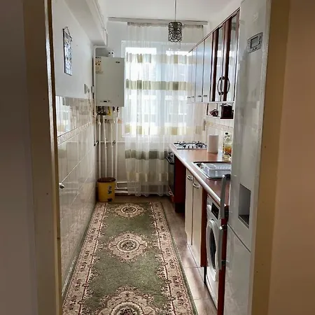 Walking Distance To Center Apartment *